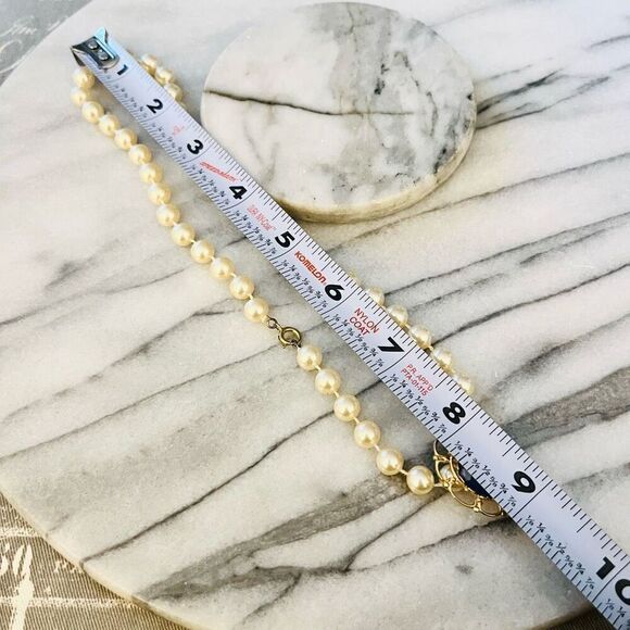 Vintage Crystal Pendant with Faux Pearl Necklace Blue Gold Toned Metal Cream - Picture 8 of 8